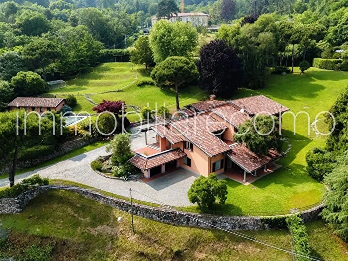 Casa con 20 locali in vendita in Via San Fermo, San Fermo Della Battaglia