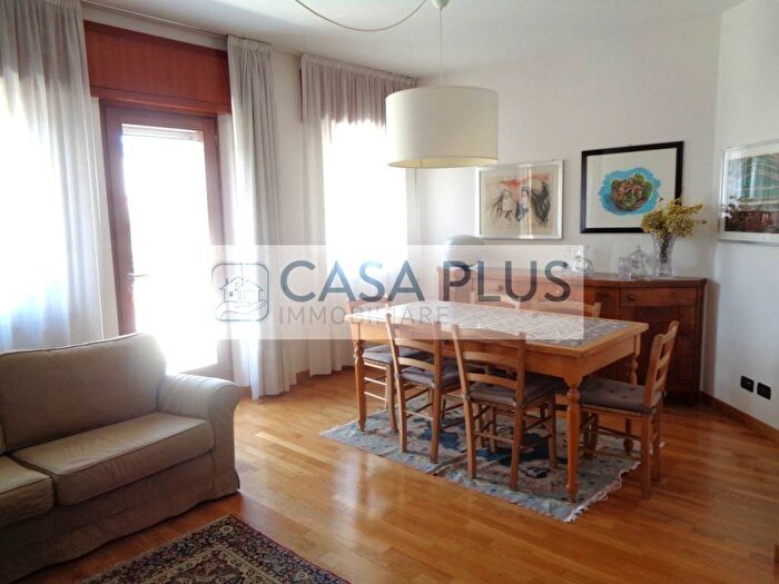 Appartamento con 6 locali in affitto in Centro, Bassano del Grappa