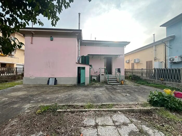 Casa con 5 locali in vendita in Piazza Mazzini, Vecchiano