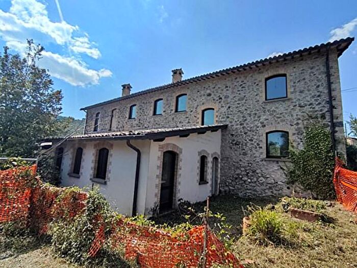 Casa con 6 locali in vendita in Orvieto