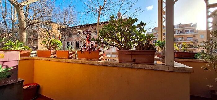 Appartamento trilocale in vendita in Via Dante Vaglieri, Roma