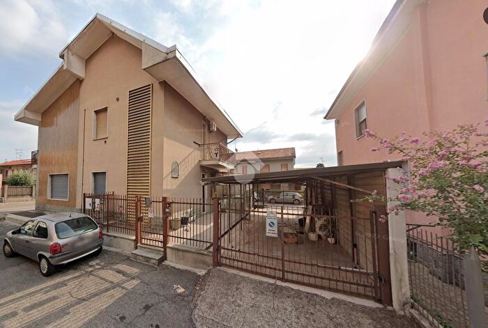 Casa quadrilocale in vendita in Via Socrate, Rho