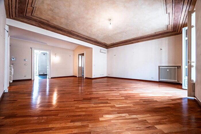 Appartamento con 6 locali in vendita in Via San Quintino, Torino