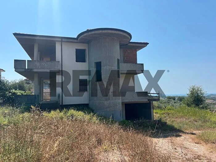 Casa con 6 locali in vendita in Spigno Saturnia