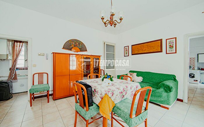 Appartamento quadrilocale in vendita in Via Vittorio Veneto, Dorno