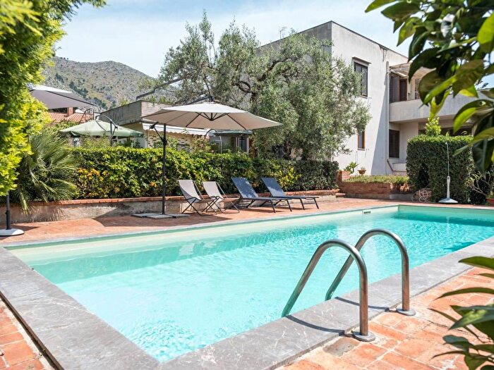 Casa quadrilocale in affitto in Via Pazienza, Mondello Valdesi, Palermo