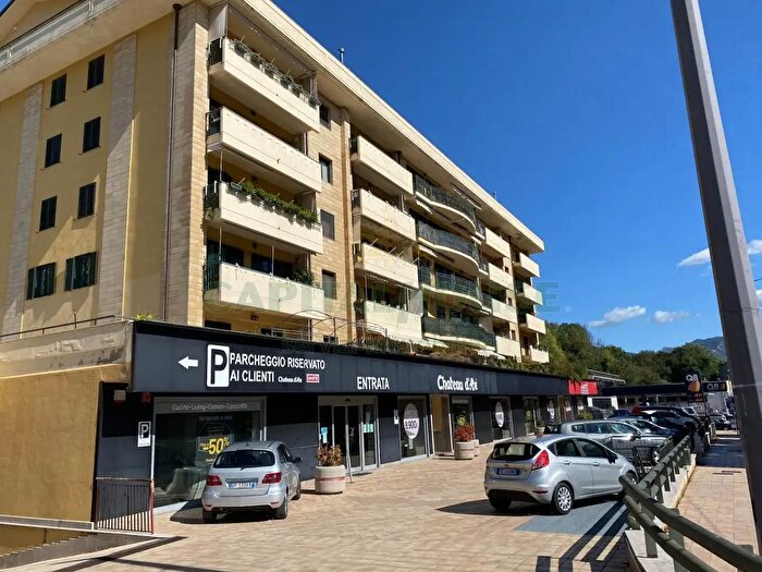 Appartamento trilocale in vendita in Via Circumvallazione, Avellino