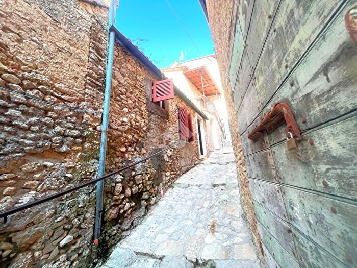 Appartamento quadrilocale in vendita in Via Vittorio Emanuele Terzo, Selci