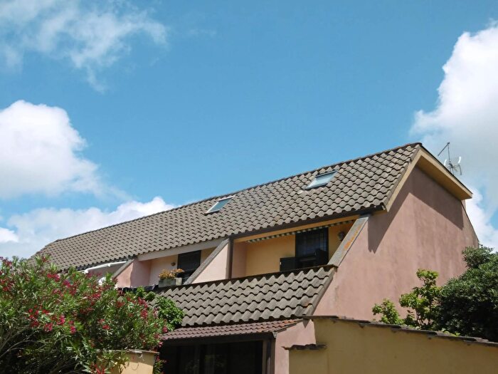 Casa quadrilocale in vendita in Via Dora Riparia, Pomezia