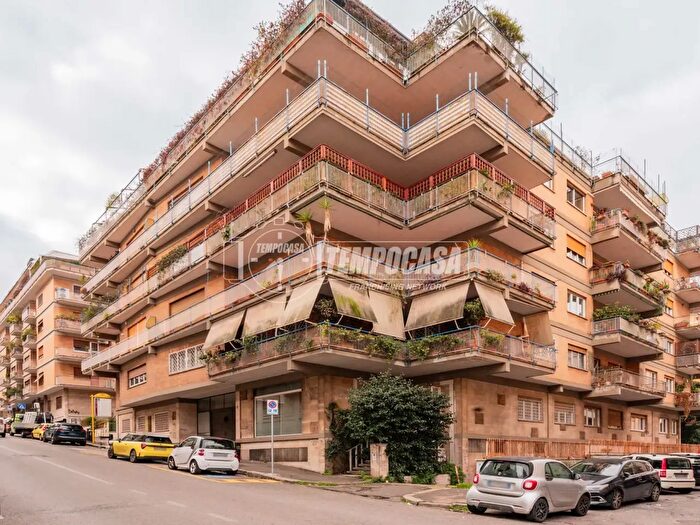 Appartamento quadrilocale in vendita in Via San Damaso, Roma