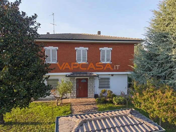 Casa quadrilocale in vendita in Via Olga Spampatti, Palosco