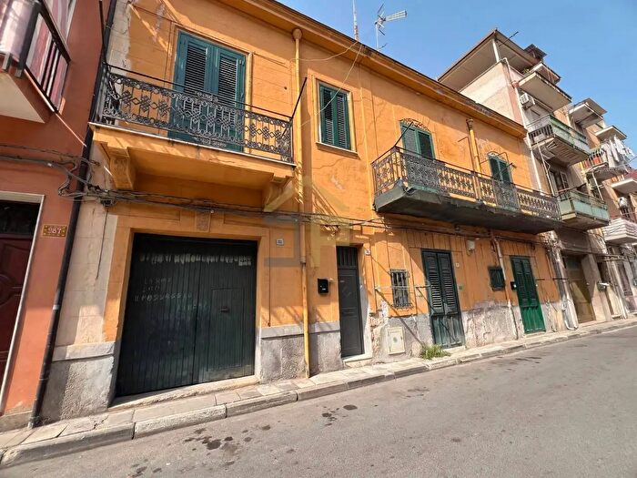 Appartamento con 10 locali in vendita in Corso dei Mille, Palermo