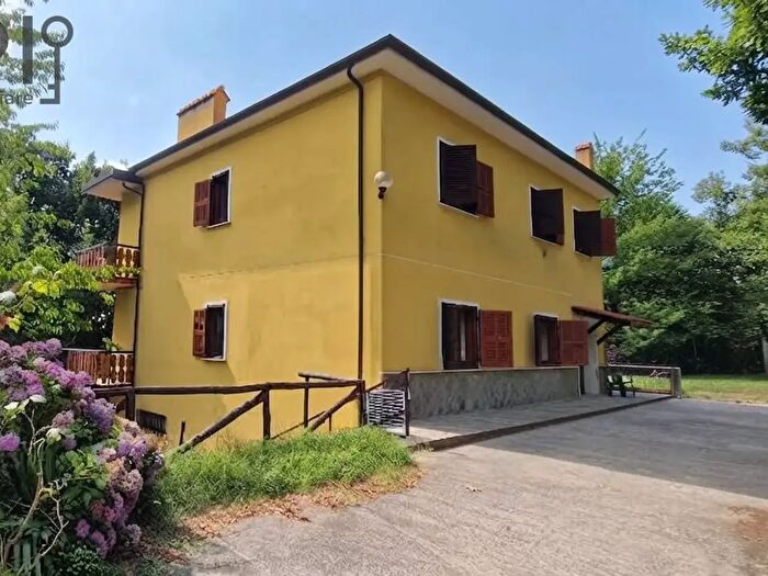 Casa con 11 locali in vendita in Loc Veracurta, Giusvalla