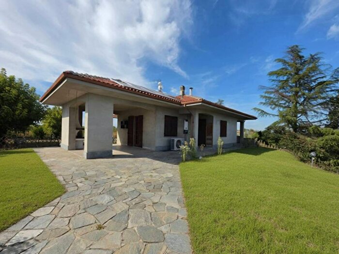 Casa con 6 locali in vendita in Via Montà, Portacomaro