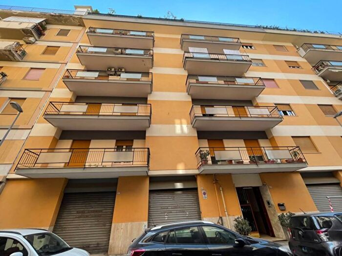 Appartamento trilocale in affitto in Via Raimondo Franchetti, Malaspina, Palermo