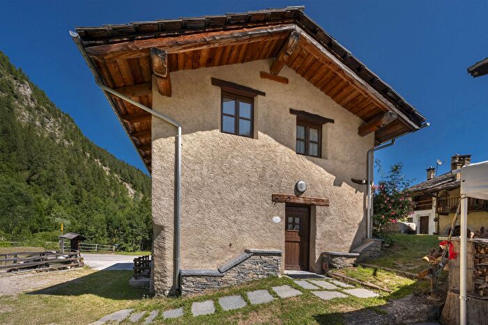 Casa quadrilocale in vendita in Borgo Gheit, Acceglio