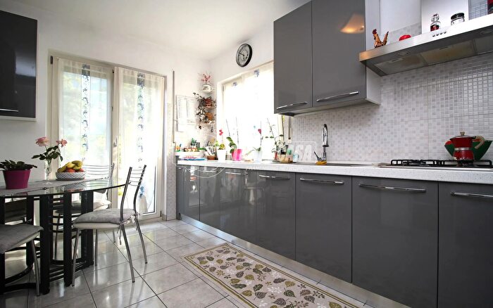 Appartamento con 5 locali in vendita in Regione Borgnalle C, Aosta