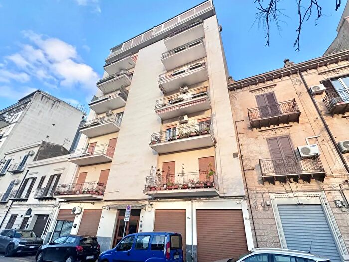 Appartamento con 5 locali in vendita in Via Pindemonte, Palermo
