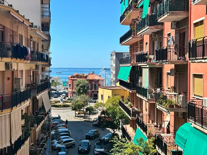 Appartamento con 5 locali in vendita in Via Fiume, Salerno