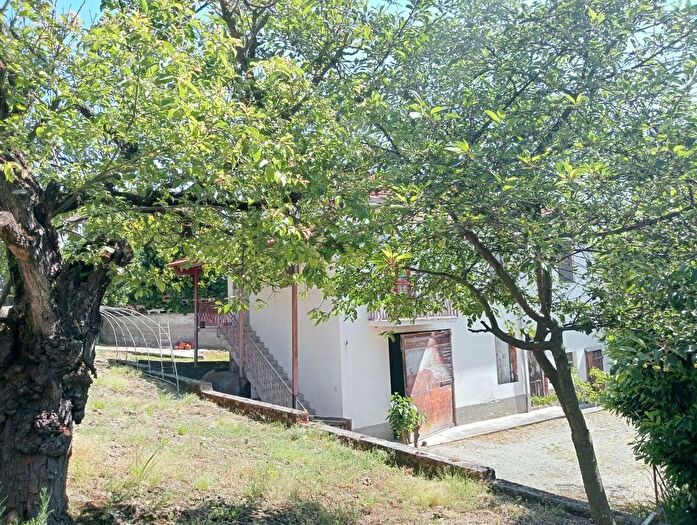 Casa con 13 locali in vendita in Pietra Marazzi