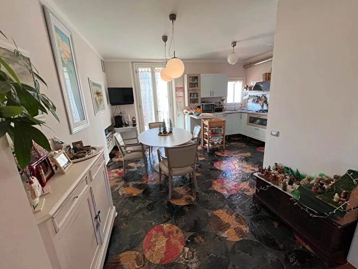 Appartamento con 9 locali in vendita in Via II Giugno a Certaldo Firenze, Certaldo