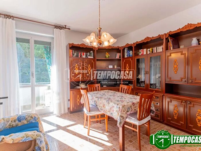 Appartamento trilocale in vendita in Via Osteno, Milano