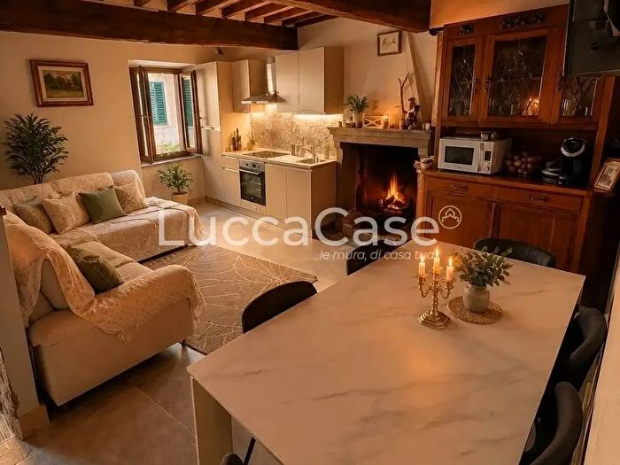 Casa con 5 locali in vendita in Bagni Di Lucca
