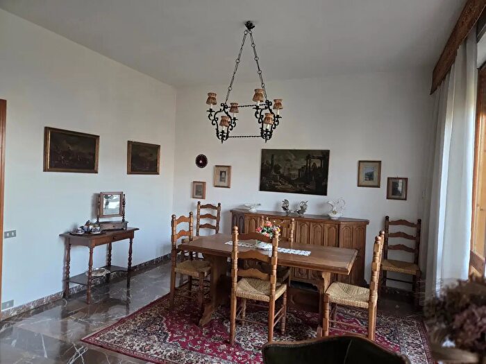 Appartamento con 5 locali in vendita in Via Siena, Firenze