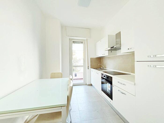 Appartamento quadrilocale in affitto in Via Andrea Maffei, Montenero, Milano
