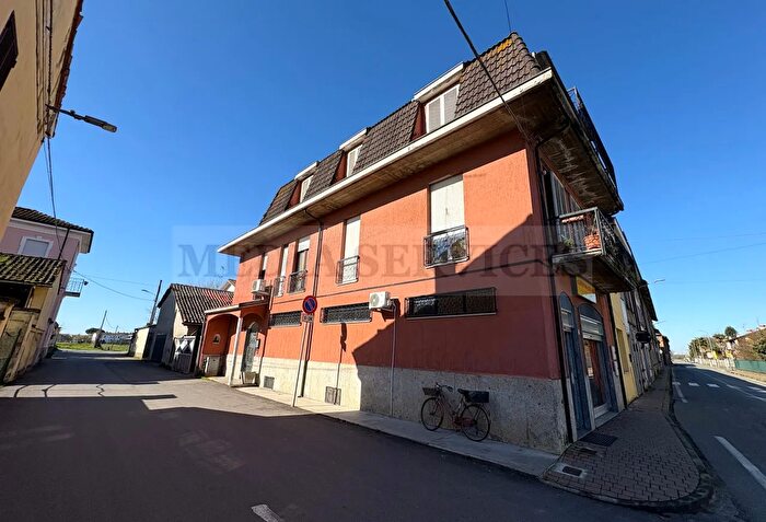 Casa quadrilocale in vendita in Via Roma N°, Sannazzaro De Burgondi