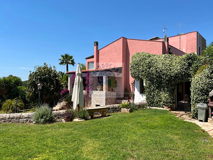 Casa con 6 locali in vendita in Strada Tremmilia, Siracusa