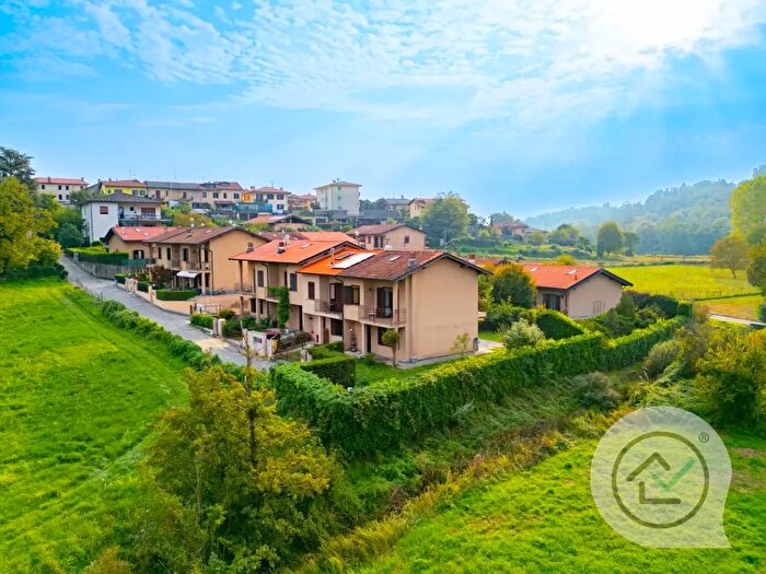 Casa trilocale in vendita in Via Boffalora, Daverio