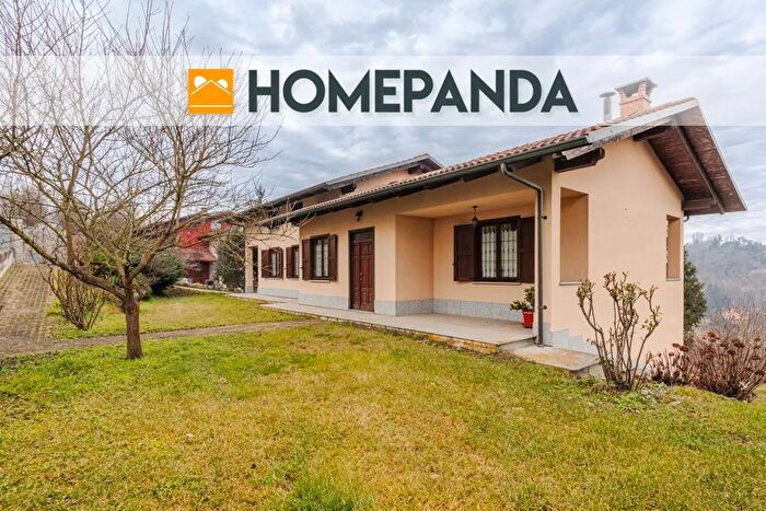 Casa con 8 locali in vendita in Via Montalcini a, Ferrere