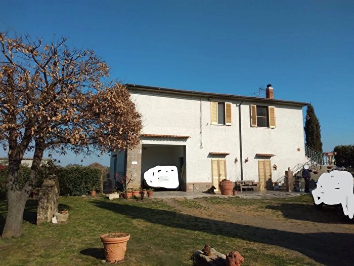 Casa con 6 locali in affitto in Roccastrada
