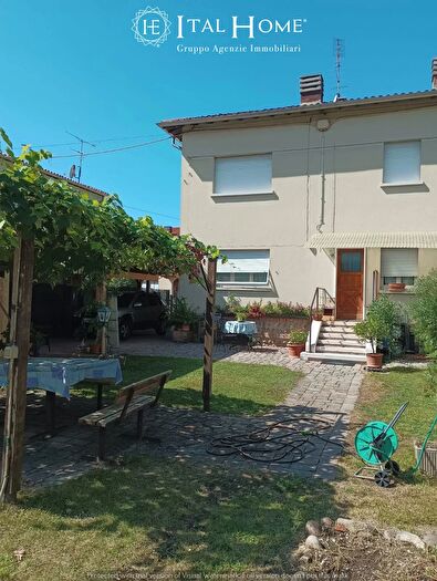 Casa con 6 locali in vendita in Via Enrico Fermi, Bussolengo