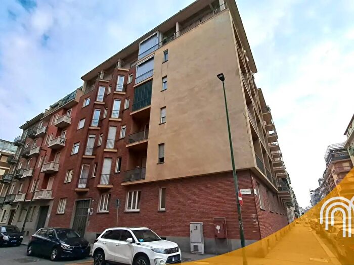 Appartamento con 5 locali in vendita in Via Romagnano, Torino