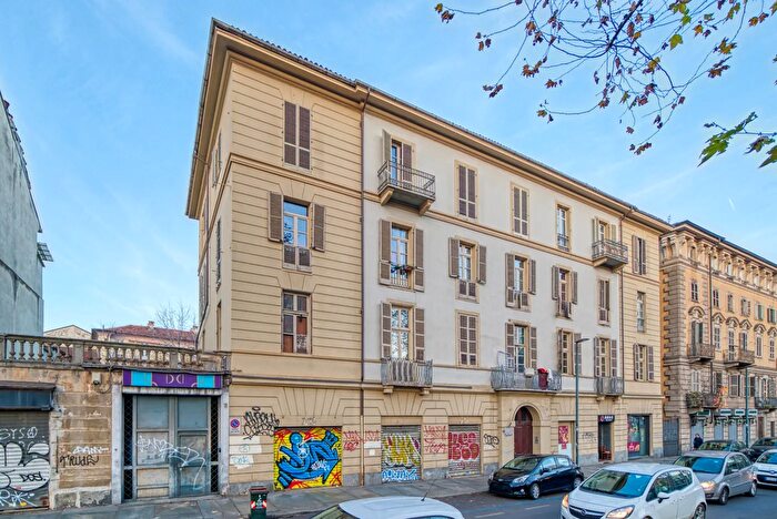 Appartamento trilocale in vendita in Corso Regina Margherita, Torino