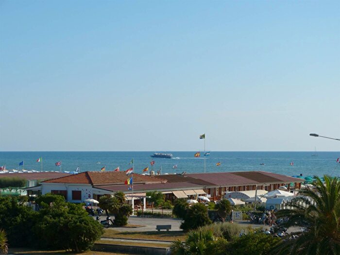 Appartamento con 5 locali in vendita in Viareggio