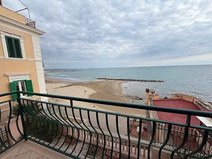 Appartamento trilocale in affitto in Via Antonio Gramsci, Centro, Nettuno