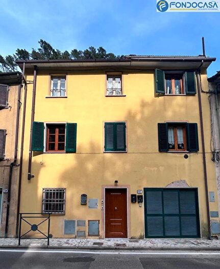 Appartamento trilocale in vendita in Via Marconi, Seravezza