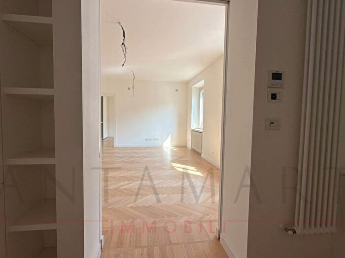Appartamento quadrilocale in affitto in Piazza Cesare Beccaria, Duomo, Milano