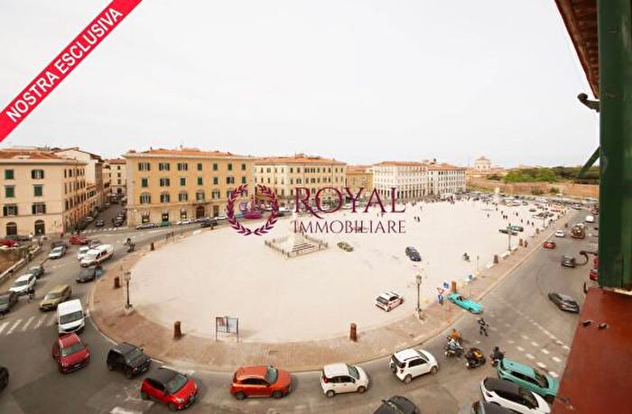 Appartamento con 5 locali in vendita in Piazza della Repubblica, Livorno