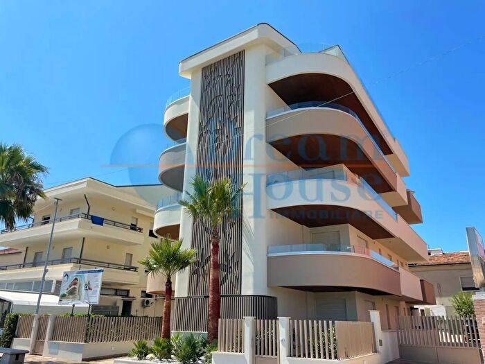 Appartamento trilocale in vendita in Lungomare Marconi, Alba Adriatica
