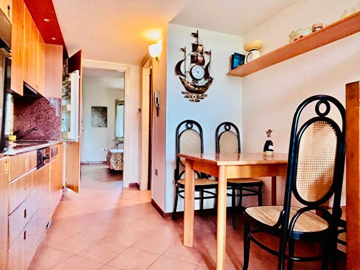 Appartamento trilocale in vendita in Via Como, Sirmione