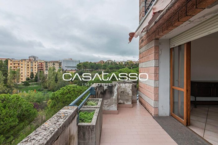 Appartamento con 5 locali in vendita in Via Caterina Ferrucci, Macerata