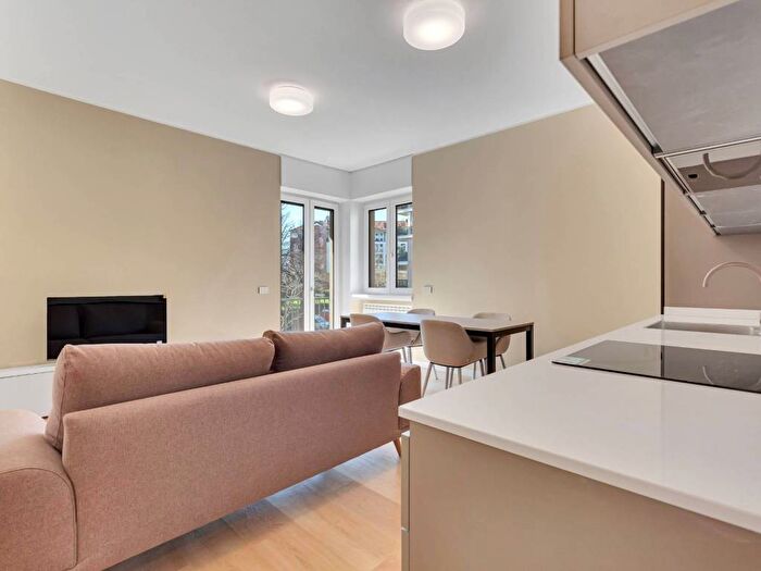 Appartamento trilocale in affitto in Via Angelo Carlo Fumagalli, Navigli Darsena, Milano