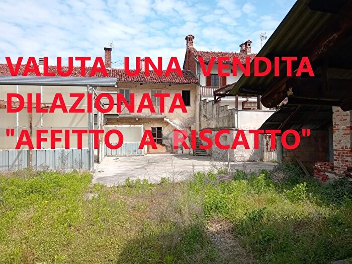 Casa con 10 locali in vendita in Via Vaira, Vigone