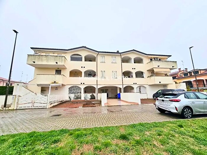 Appartamento trilocale in vendita in Comacchio