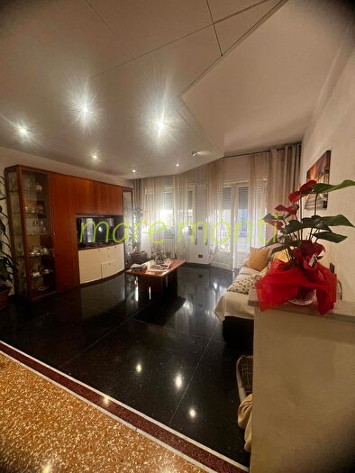 Appartamento con 5 locali in vendita in Via Briganti, Savona