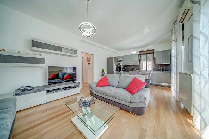 Appartamento trilocale in vendita in Via Enrico Toti, Casorate Sempione